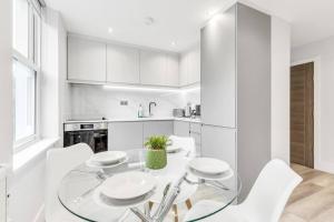 LUX St Johns Wood Apartment - Sleeps 7