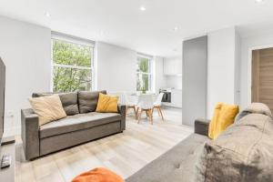 LUX St Johns Wood Apartment - Sleeps 7