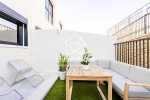 Sea Breeze El Médano, by Nivariahost