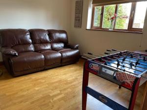 Spacious Home, 6 large bedrooms, full sky package, sleeps 14