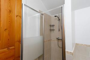 Stylish 2 Bedroom Home with Free on Street Parking