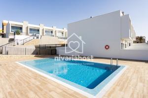 Sea Breeze El Médano, by Nivariahost