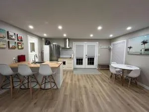 Cozy bright studio - West Kelowna