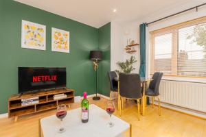 Central Coventry Flat Free Parking Sleeps 6