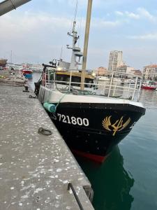 Bateaux Louez Notre Bateau Immobilise ! : photos des chambres