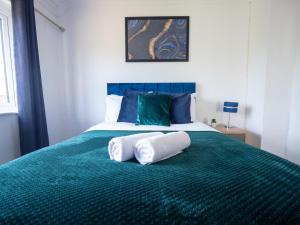 Spacious 3BR Home with Driveway Near NEC & Airport