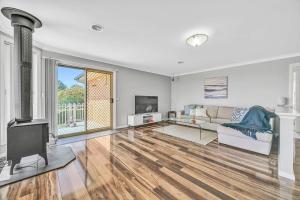 Stinson House - 9 Mins to Racetrack, Serene Escape