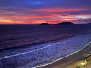 Ultimate Luxury - Ocean Front Penthouse