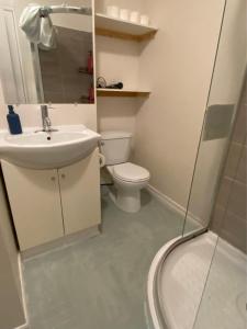 BUDGET Triple Room with En Suite Bathroom 36A
