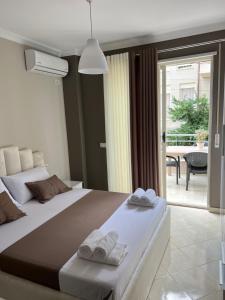 Lake View Apartment Tirana