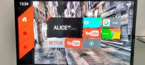 Roomstay Avoria YouTube Netflix