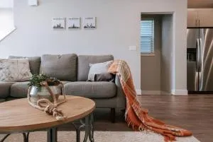 Modern Four Bedrooms House in Beaverton - 比弗顿