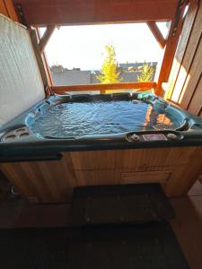 3 BR 3 Bath ski in ski out with private hot tub