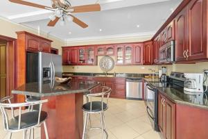 Majestic Oceanview Condo with King Beds