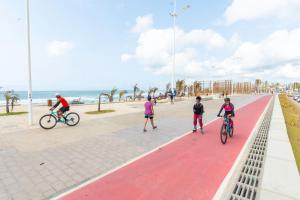 2 Quartos no Smart Orla com Ar, Piscina e Garagem