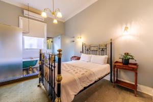 Criterion Warwick Hotel