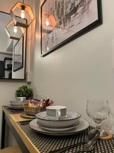 BALAY MULANO at FAME RESIDENCES MANDALUYONG CITY l with balcony pool view l 200mbps wifi