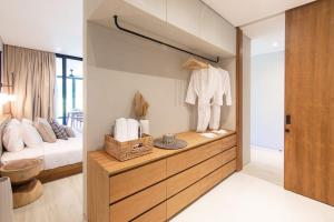 Spacious Luxury Apt with Private Pool, Central