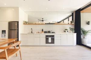 Spacious Luxury Apt with Private Pool, Central