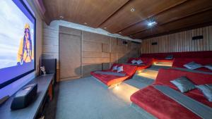 Splash: Contemporary Tropical Five Star Villa