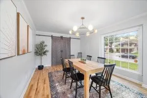 Light Bright OP Remodeled Home 4BD 2BTH - Merriam