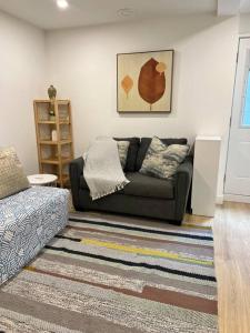 2Bd Modern guest suite near LEC