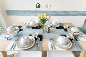 Aussie Shack - 2BR Modern Condo with Skyline View