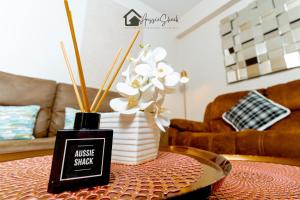 Aussie Shack - 2BR Modern Condo with Skyline View