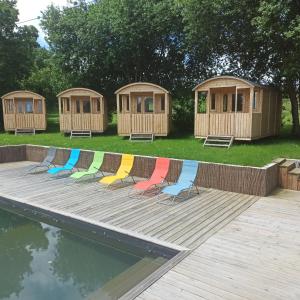 Maisons de vacances Maison 12 couchages, roulottes et piscine naturelle : photos des chambres