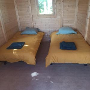 Maisons de vacances Maison 12 couchages, roulottes et piscine naturelle : photos des chambres