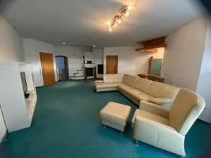 Grosse Wohnung, 4 Schlafzimmer, 130qm, Balkon, einzige Wohneinheit im Haus - Pocking