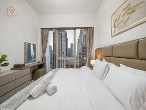 Luxury Home with City Views Near Dubai Mall 196GR-1