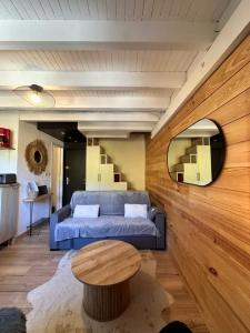 Studio avec mezzanine aménagée 2min des pistes, avec 1 chambre et 1 coin montagne