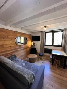 Studio avec mezzanine aménagée 2min des pistes, avec 1 chambre et 1 coin montagne