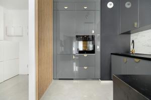 Lux Traugutta Apartment with Air Conditioning and Parking by Noclegi Renters