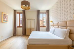 Extra Large Studio with Kitchenette and Sofa Bed room in Palazzo Orseolo- Gondola View