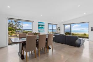 Seven Mile Beach House - Surf, Hike, Golf