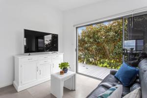 Seven Mile Beach House - Surf, Hike, Golf