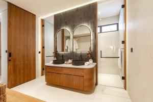 Luxurious & Serene Apt with Private Pool, Central