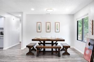 Austin Retreat BBQ Yard Office WiFi Games Pets