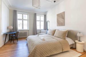 Spacious Apartment on Lively & Vibrant Street