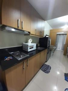 SHELL Daniel & Trisha