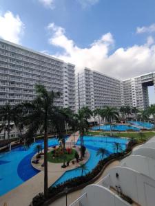 SHELL Daniel & Trisha