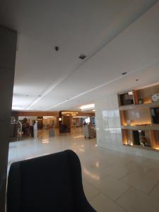 SHELL Daniel & Trisha