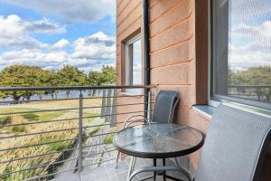 Przytulny Apartament z Widokiem na Morze i Parkingiem by Noclegi Renters