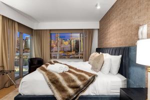 3 Bedroom Darling Harbour Apartment