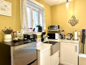 Cozy Studio 10mins to Downtown - King Bed - Bathtub - Free Parking