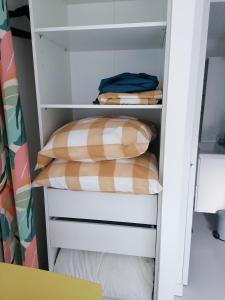 Appartements Charmant studio - Terrasse - Parking gratuit : photos des chambres