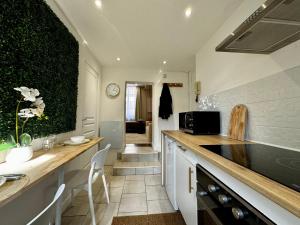 Appartements Le Cloud - By BEST KEYS - Ideal Couple & Pro - Lumineux & Elegant - Plein Centre Ville - Smart TV Netflix - Machine a Cafe Nespresso - WiFi Illimite - Check-in Autonome - Parking Gratuit a proximite : photos des chambres