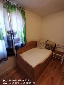 Sejours chez l'habitant L'ETAPE BIEN ETRE,chambres et tables d'hotes,epicerie Cafe, salon de massage : Chambre Triple Classique